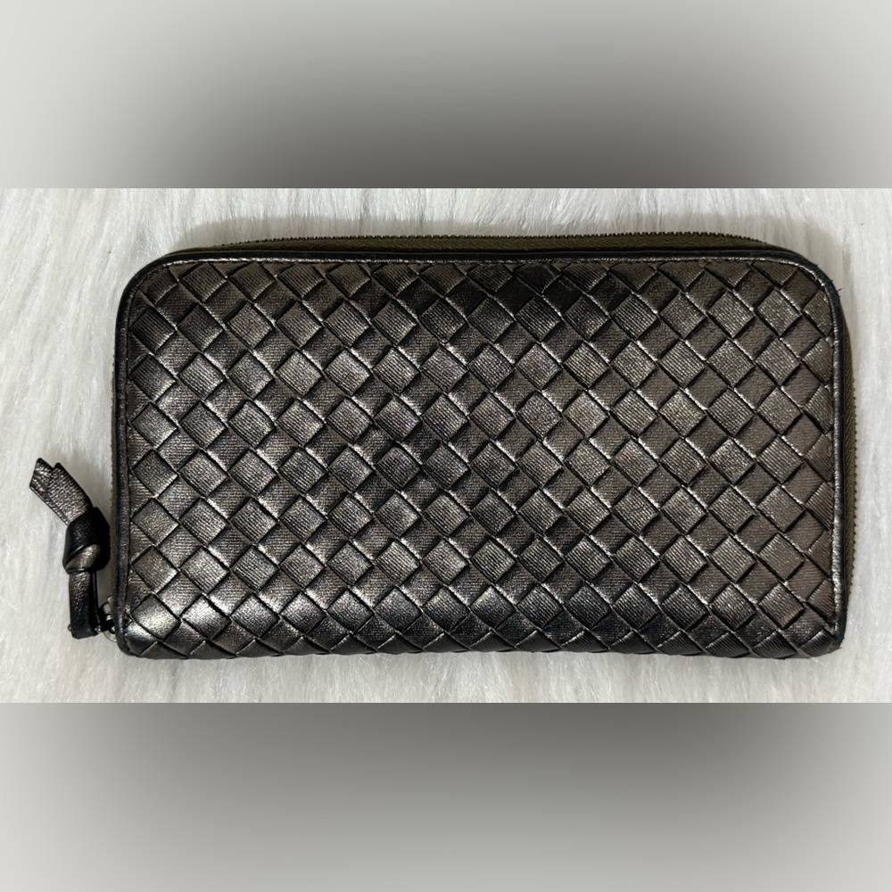 Bottega Veneta Intrecciato Woven Leather Zip
Around Wallet Deep Gold Brown VGUC